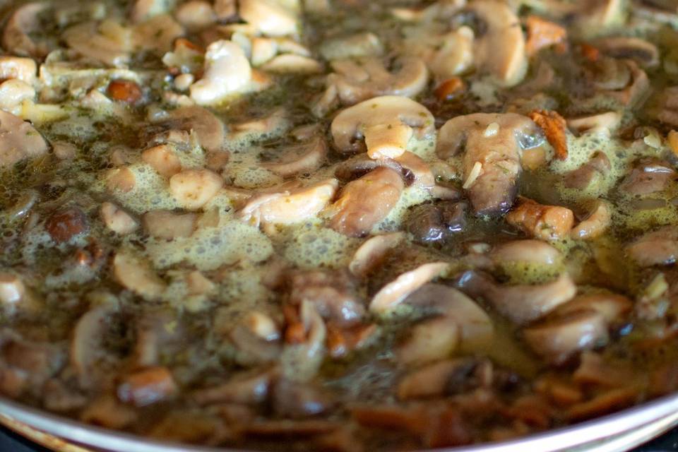Poêle de champignons bu Pommar