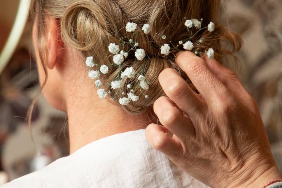 Coiffure délicate de Mathilde