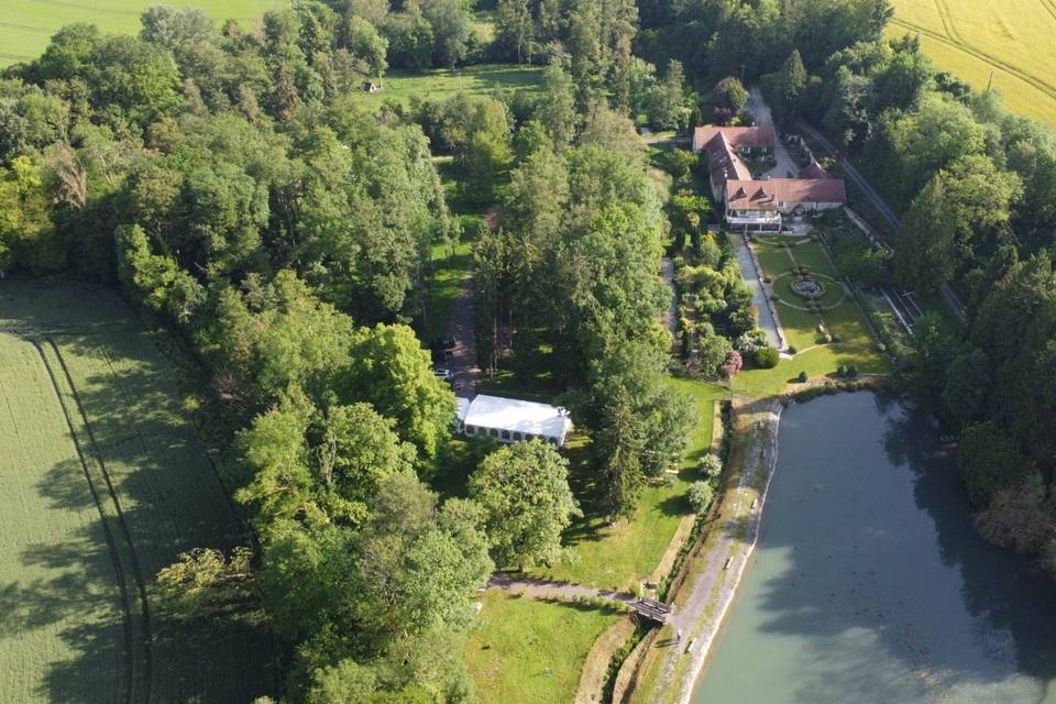 Vue aérienne avec le chapiteau