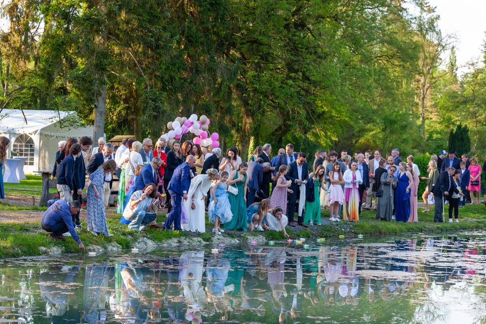 Lâcher de lanternes flottantes