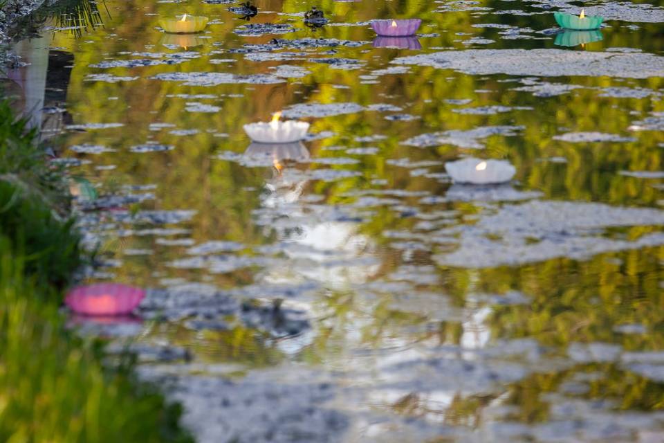 Lâcher de lanternes flottantes