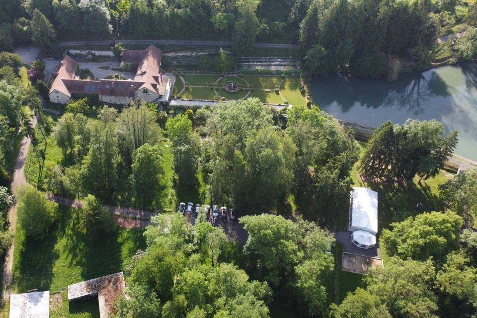 Vue aérienne avec le chapiteau