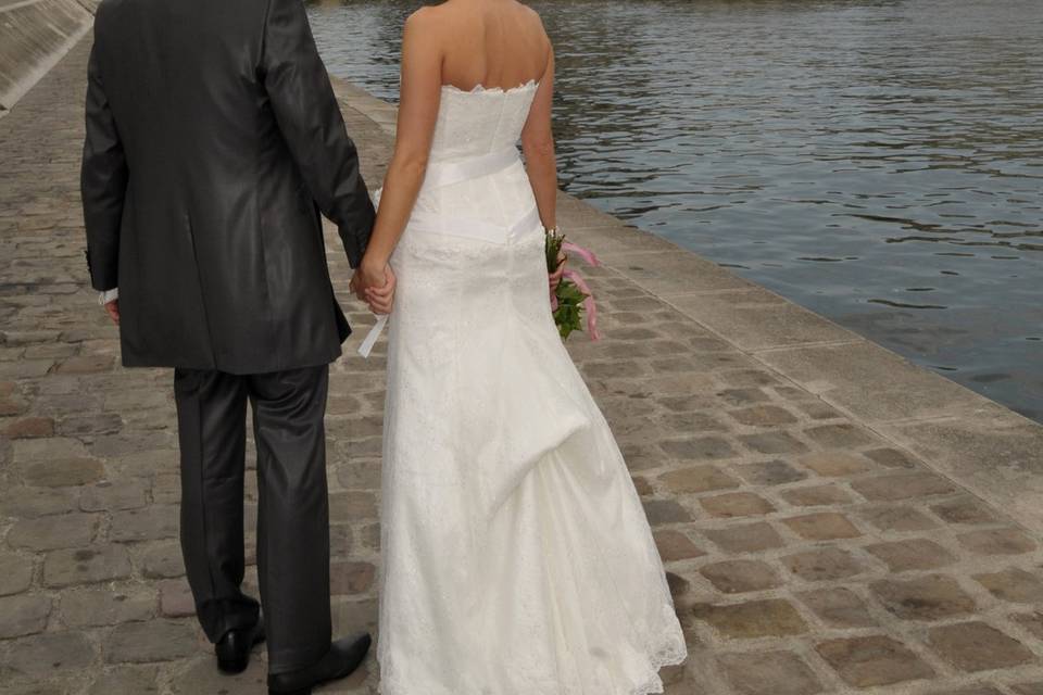 Les mariés devant Notre Dame