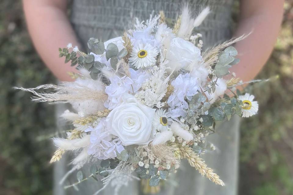 Bouquet de mariée en fleurs séchées