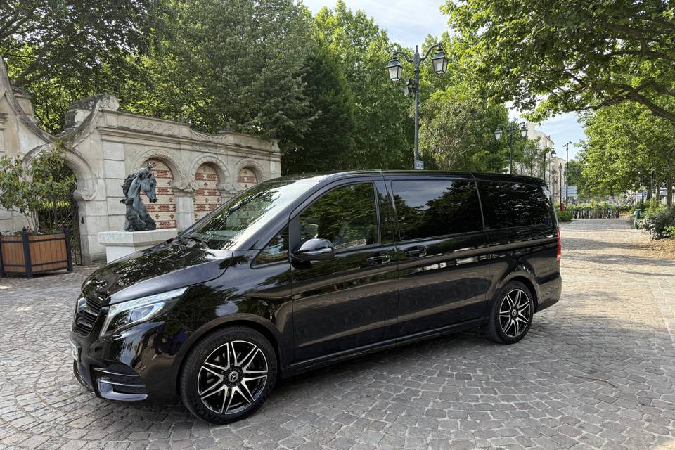 Mercedes van noir