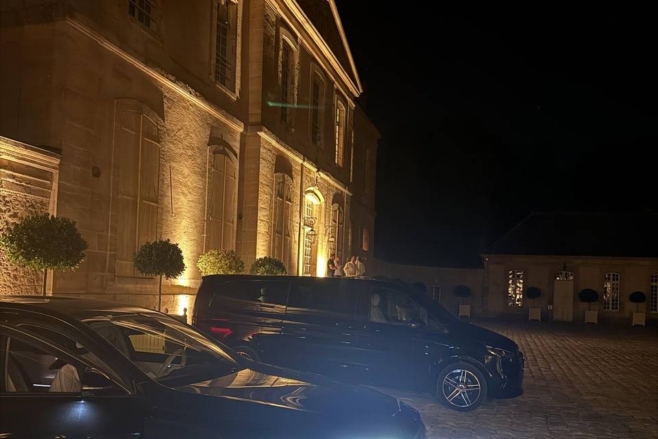 Duo Van et limousine