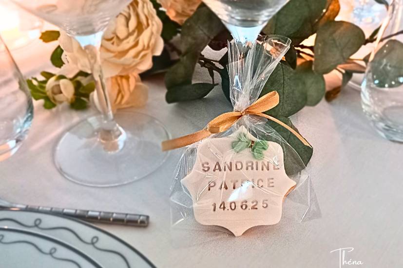 Biscuit décoré : prénoms, date