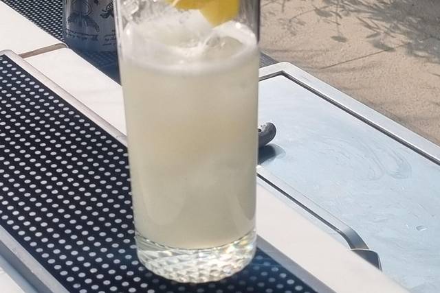 Cocktail spray rose mezcal