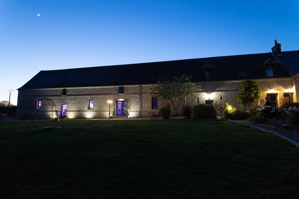 Extérieur de la salle - Nuit