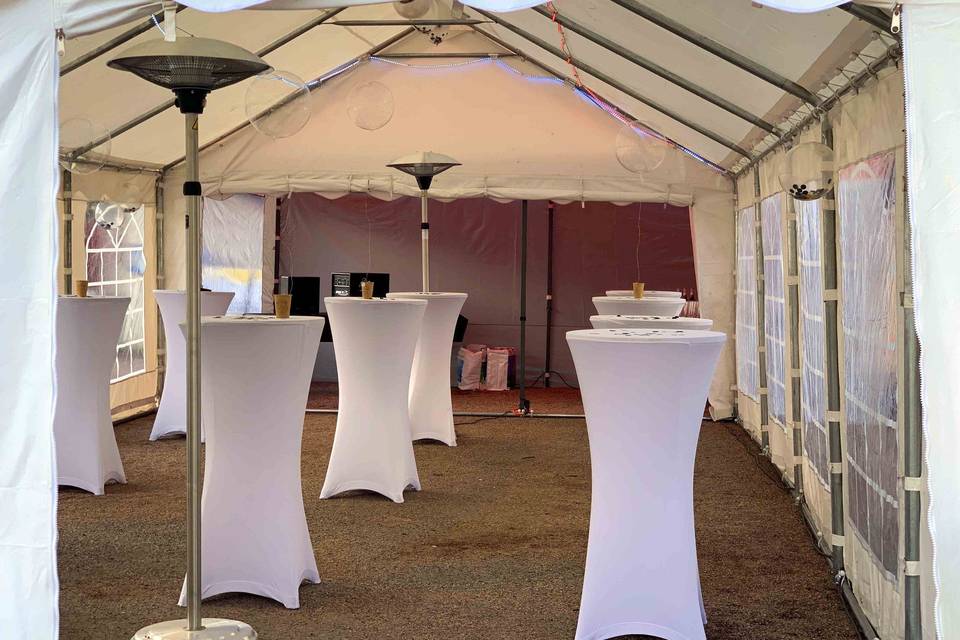 Mange debout, parasol
