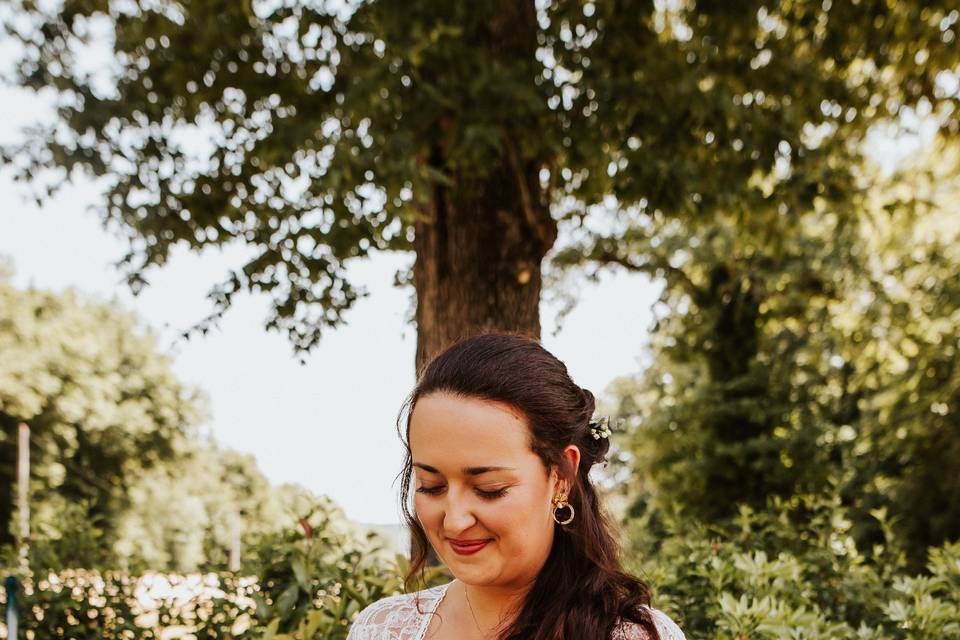 Mariée avec son bouquet