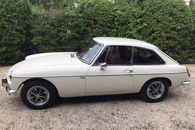 MGB avant gauche