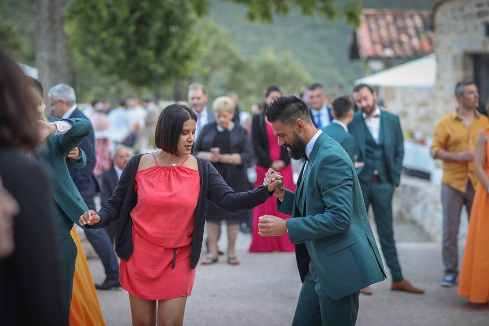 Book more than a DJ - Bachata
