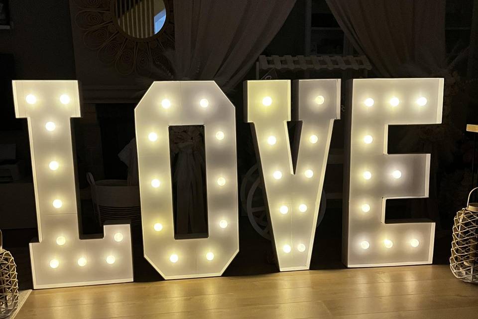 Love lumineux géant