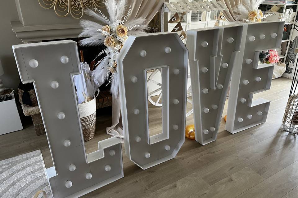 Love lumineux géant