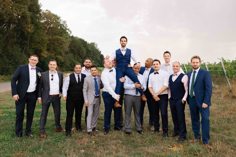 Le marié et ses amis