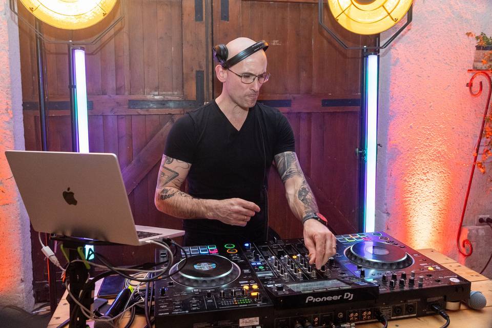 Platines DJ gros-plan