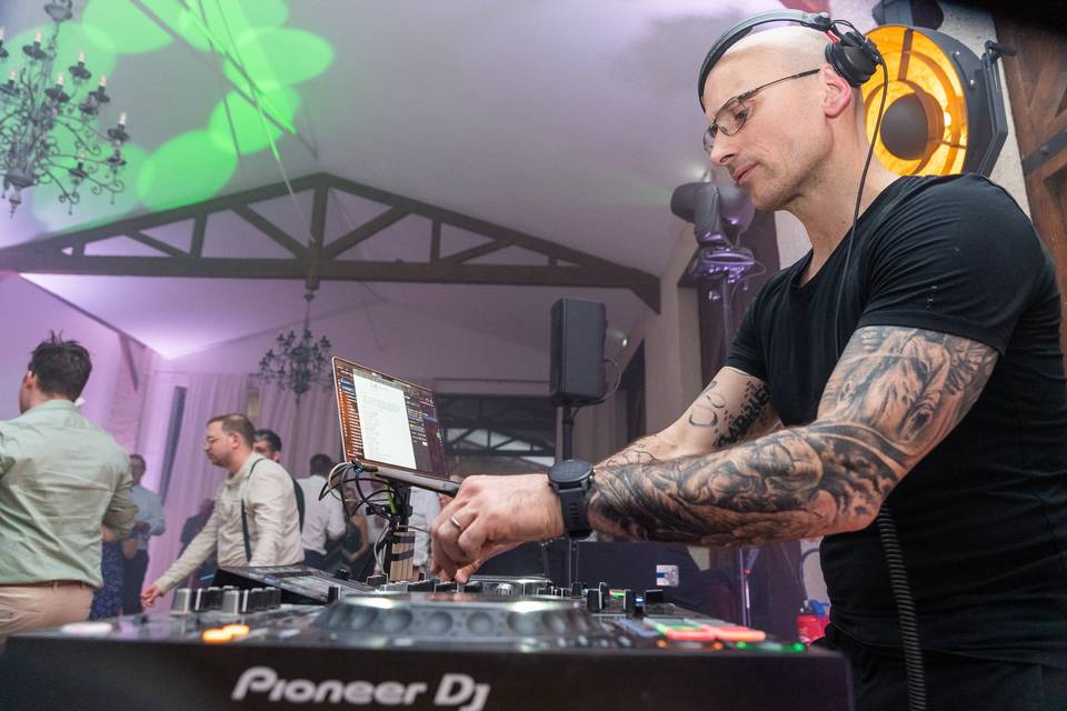 Portrait DJ casque