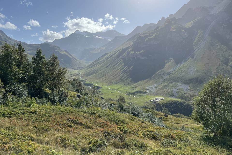 Le refuge et son alpage en été