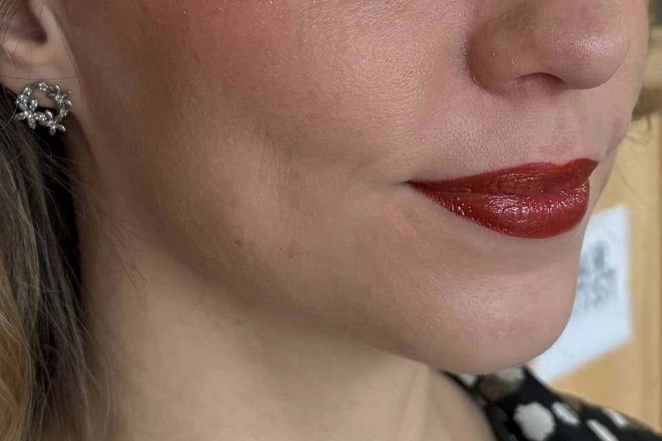 Léger avec bouche intense
