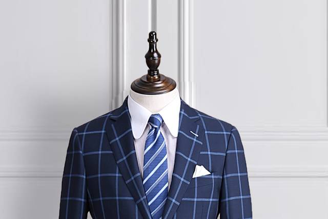 Costume et chemise sur mesure