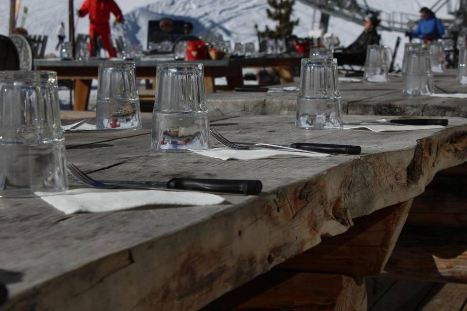 De belles tables en bois