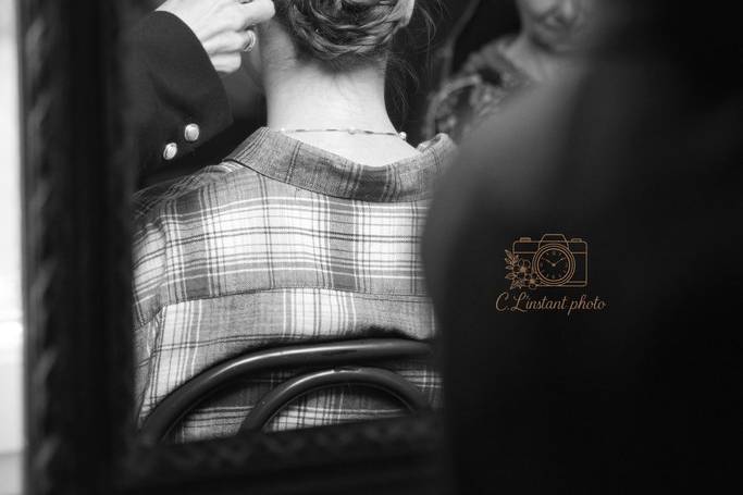 Préparation chignon mariée