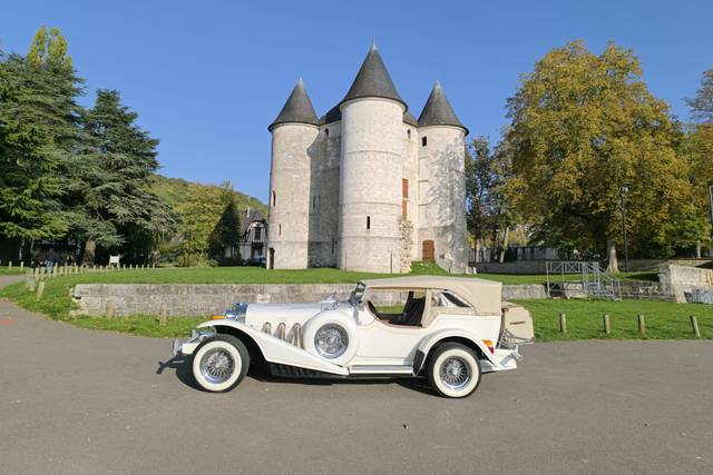 Une Excalibur, au style rétro