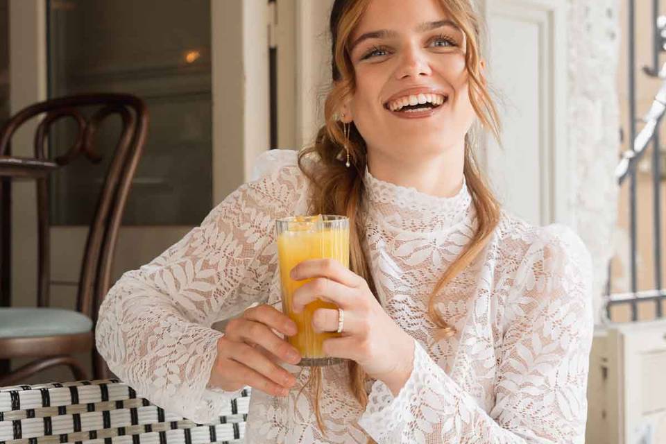 Mariée au café