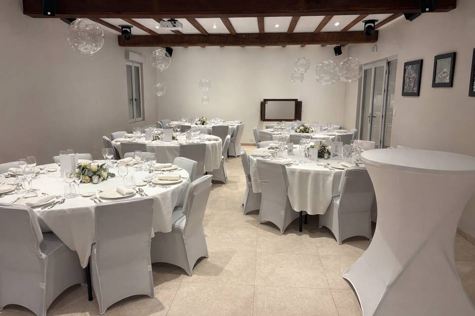 Salle de réception décorée