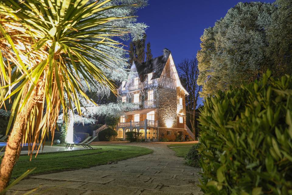 Le Manoir des 3 Cèdres la nuit