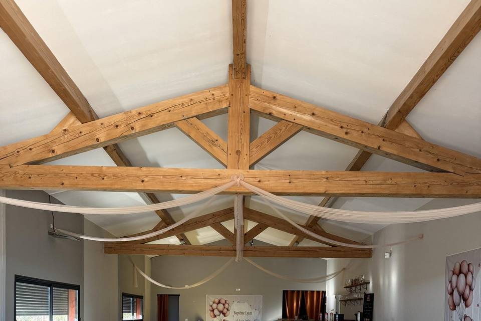 Intérieur avec tables/chaises