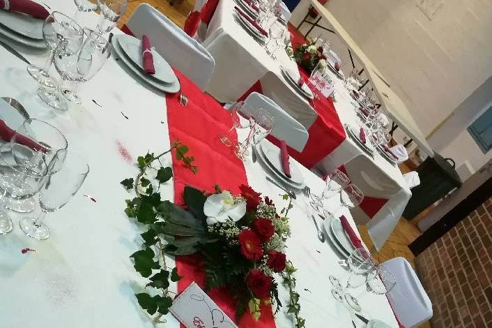Table rouge et blanc