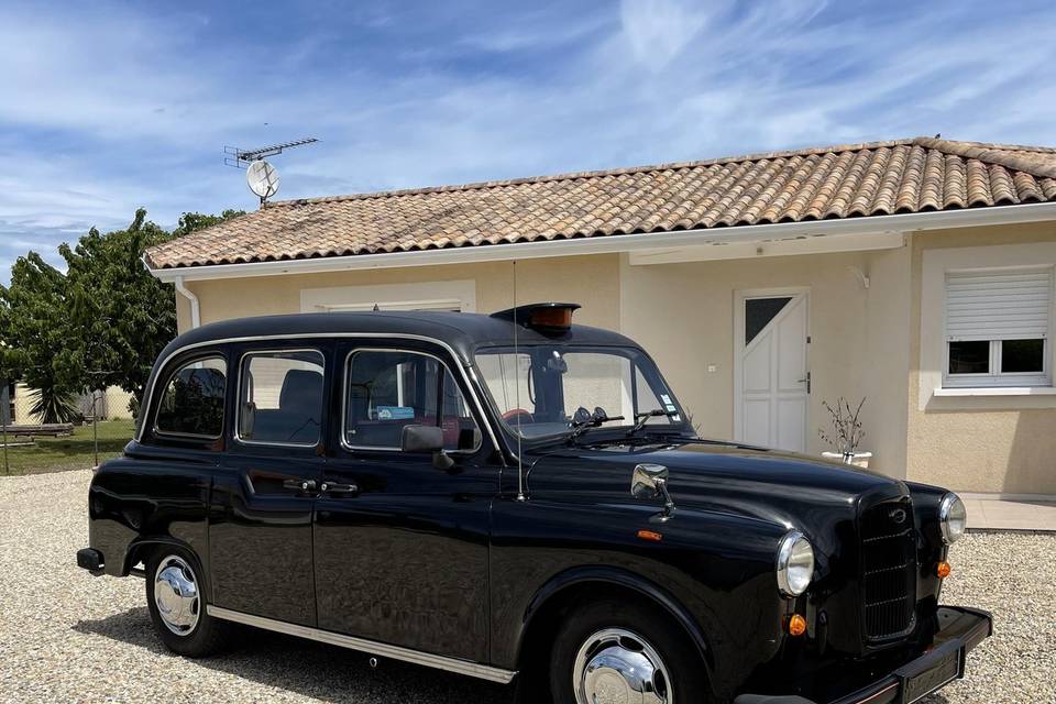 Carbodies Black cab