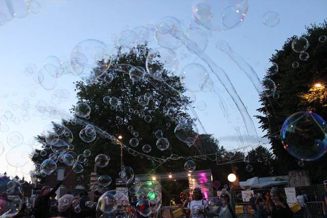 Envol de milliers de bulles
