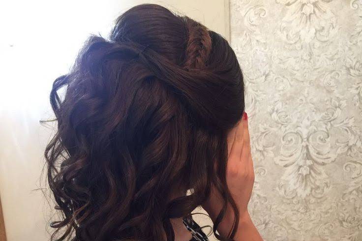 Cascade boucles + chignon