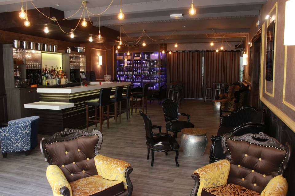 Salon lounge