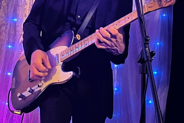 Frédéric à la guitare