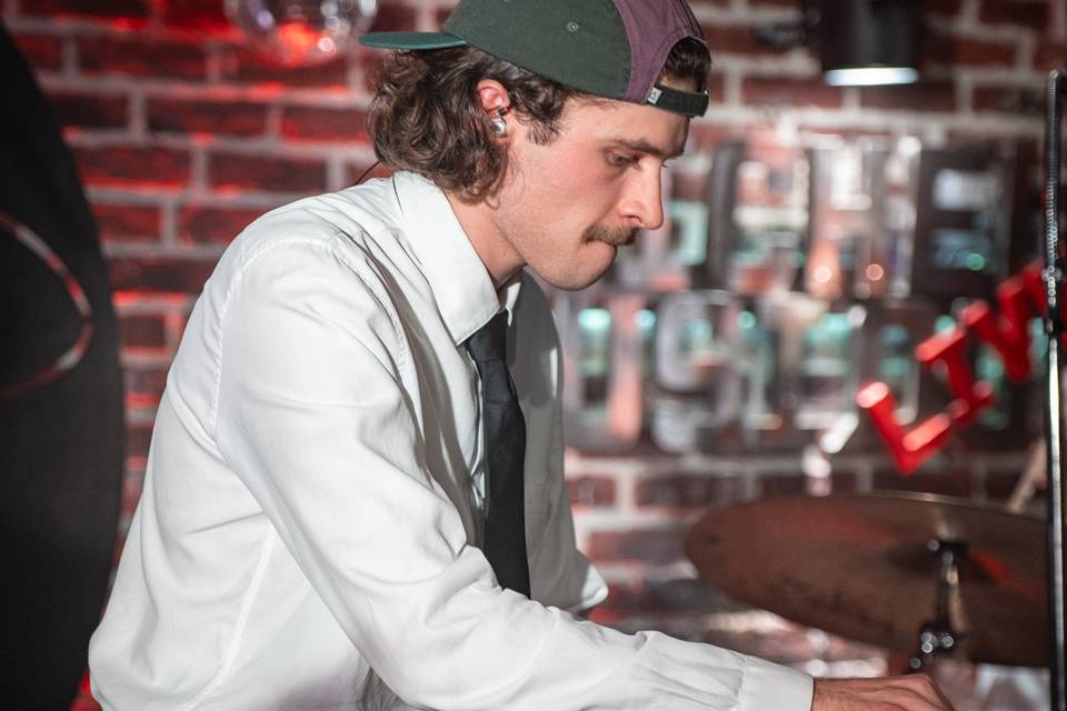 Hugo au piano