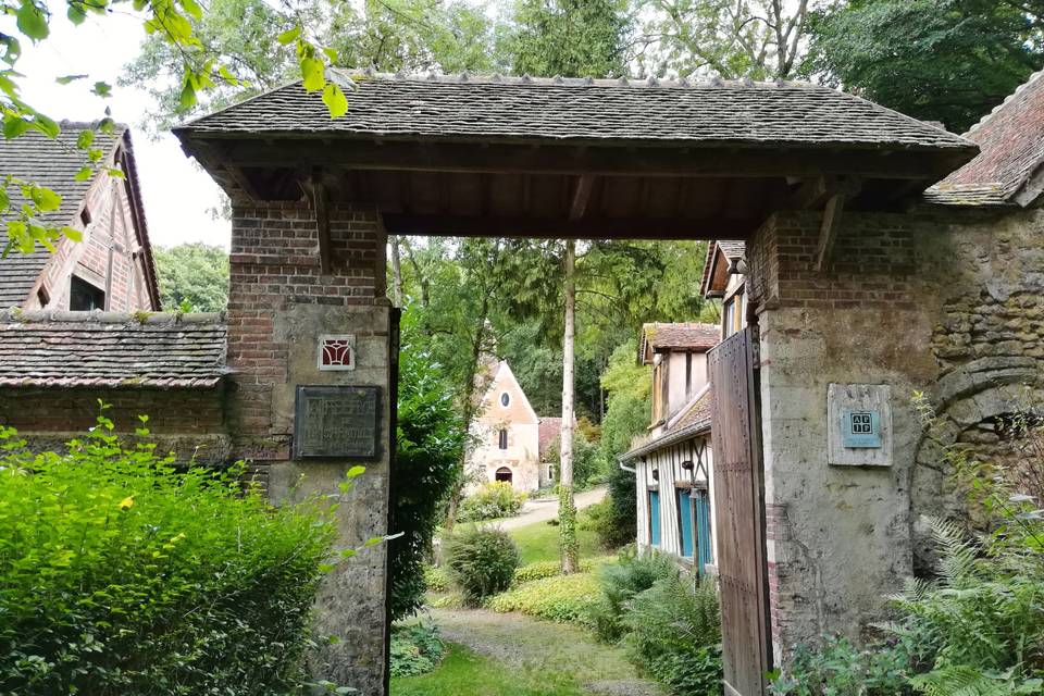 Entrez, chers Futurs Mariés...