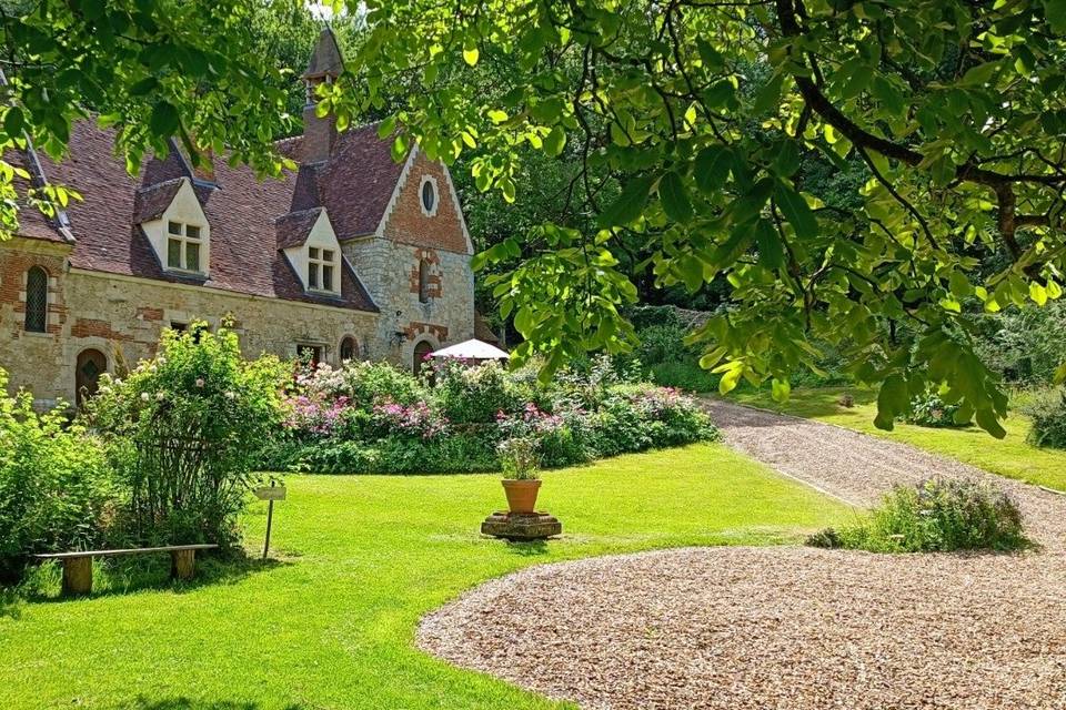 La cour gravillonnée...