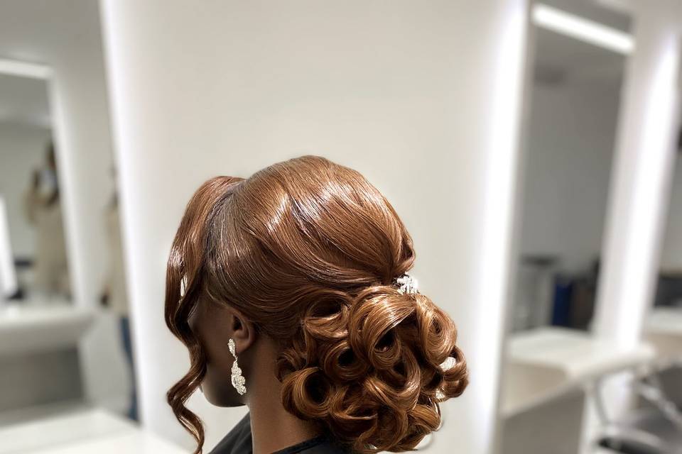 Chignon bas bouclé