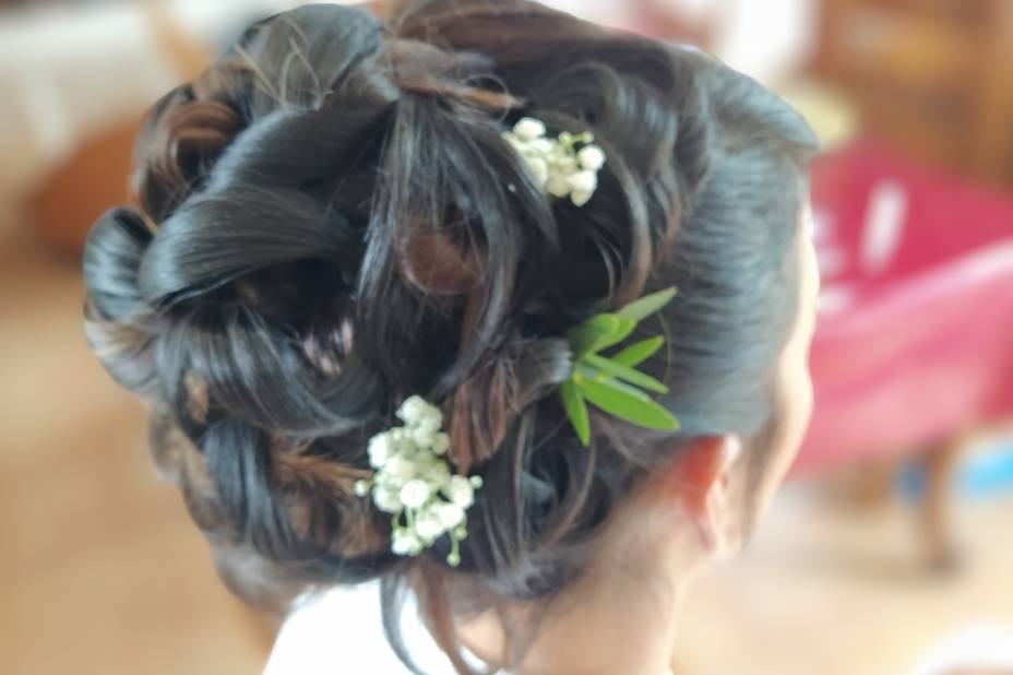 Chignon brun floral