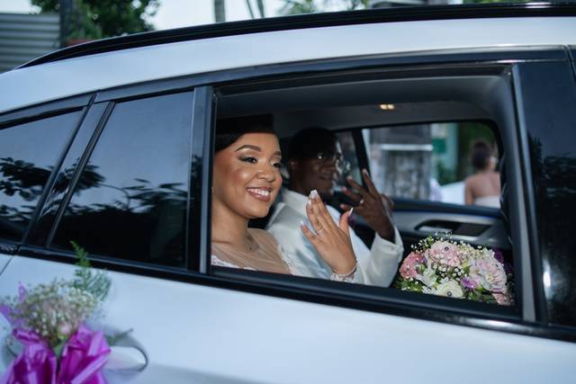 Les mariés dans la voiture