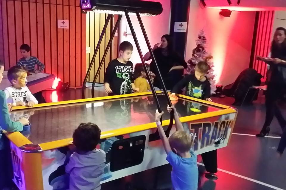 Air hockey