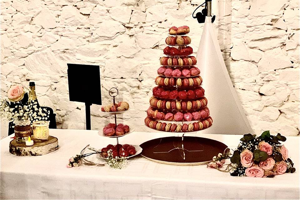 Pyramide choux et macarons