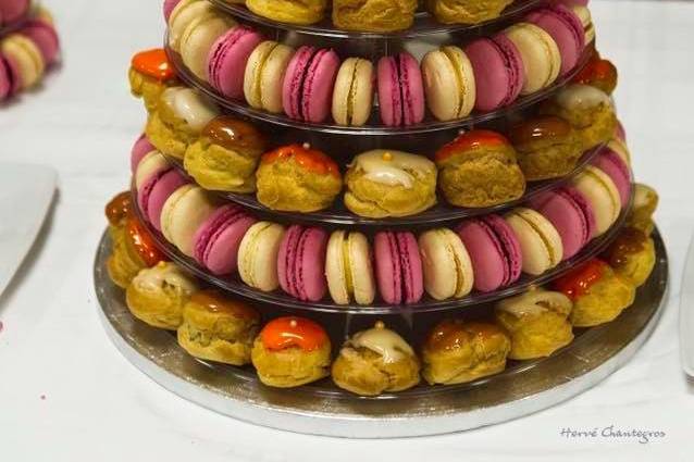 Pyramide choux et macarons