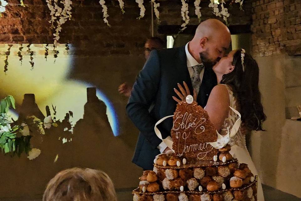 Arrivée du Wedding Cake