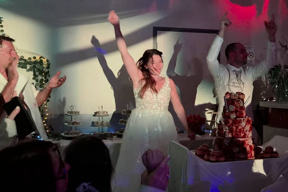 Arrivée du Wedding Cake