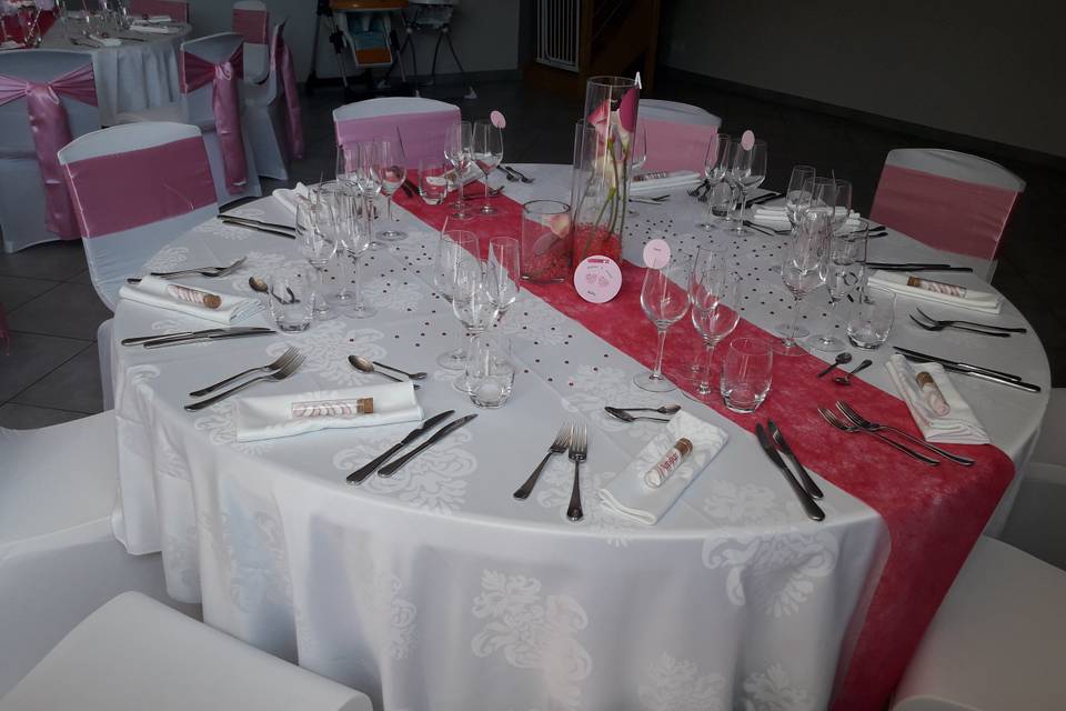 Mariage déco de salle rose